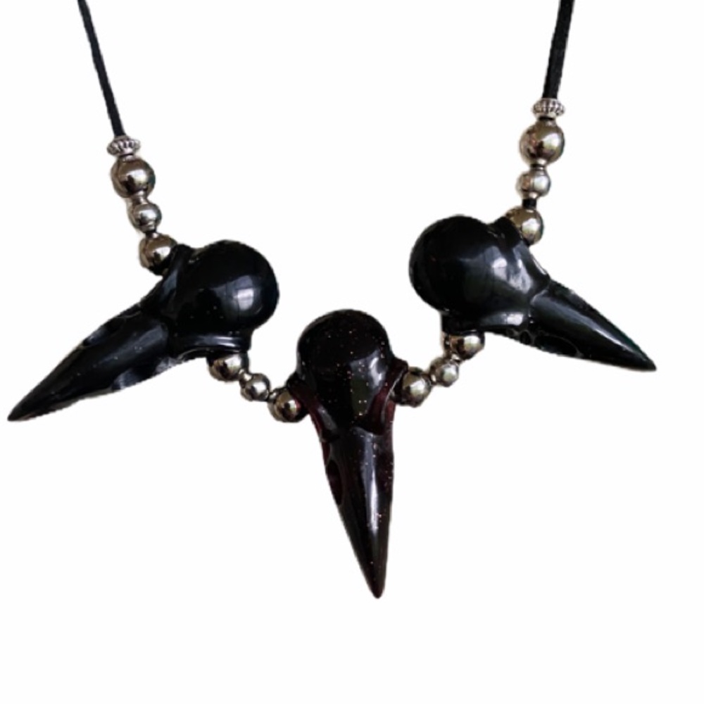 Black & red resin raven skull black suede necklace - Picture 6 of 10